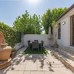 Chic, Cozy, Modern, Secure And Centrally Located