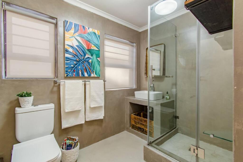 Chic, Cozy, Modern, Secure And Centrally Located * Cape Town