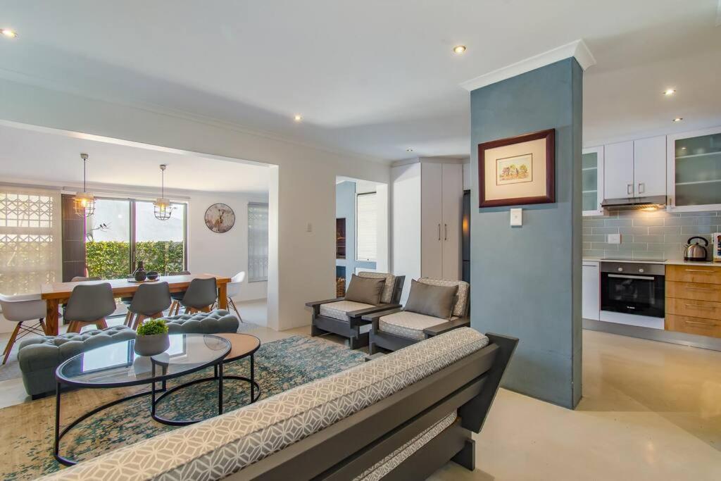 Chic, Cozy, Modern, Secure And Centrally Located *
