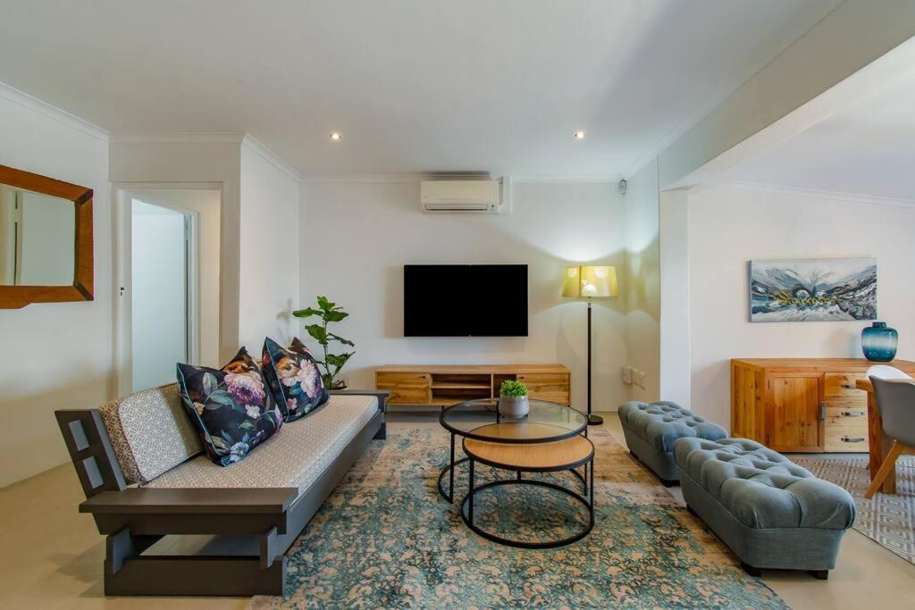 Holiday home Chic, Cozy, Modern, Secure And Centrally Located *