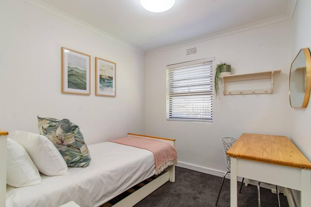 Chic, Cozy, Modern, Secure And Centrally Located Holiday home Cape Town
