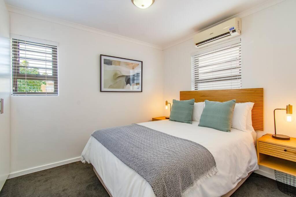 Chic, Cozy, Modern, Secure And Centrally Located Cape Town