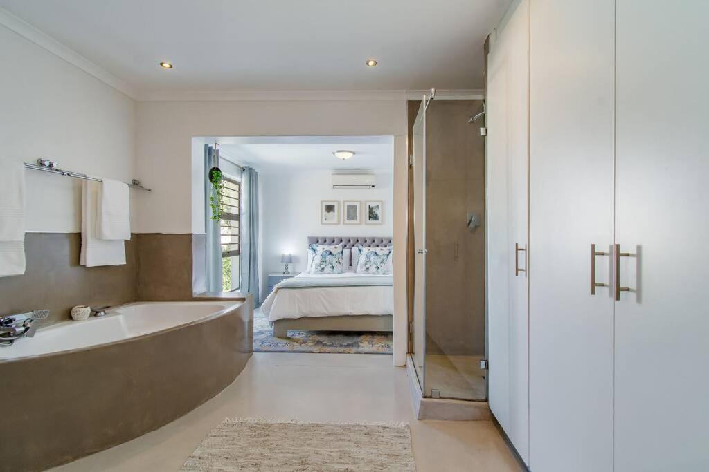 Holiday home Chic, Cozy, Modern, Secure And Centrally Located *