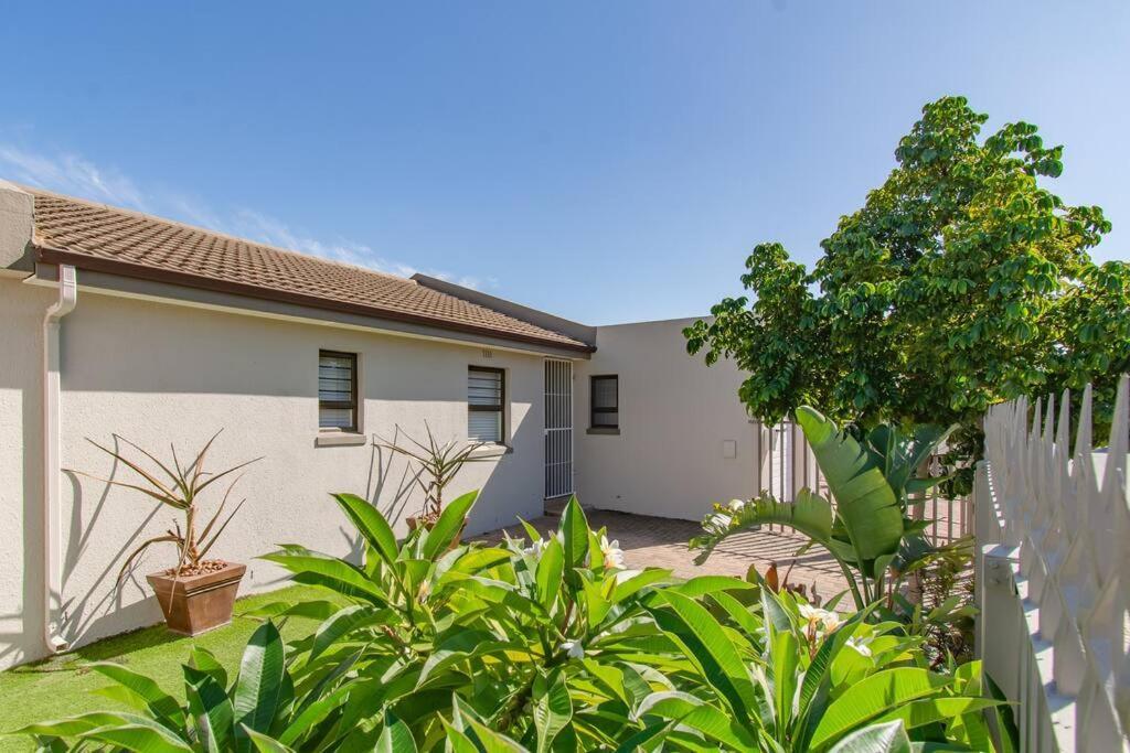 Chic, Cozy, Modern, Secure And Centrally Located *