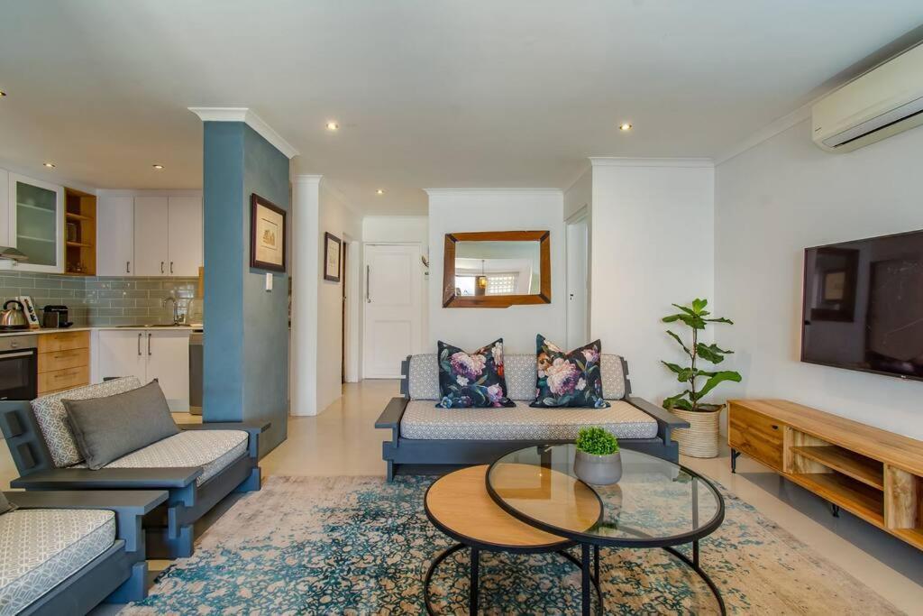 Chic, Cozy, Modern, Secure And Centrally Located Cape Town