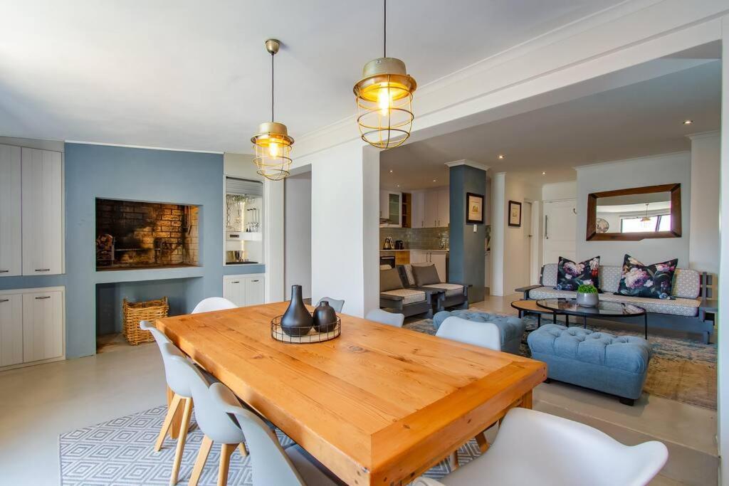Chic, Cozy, Modern, Secure And Centrally Located Holiday home *